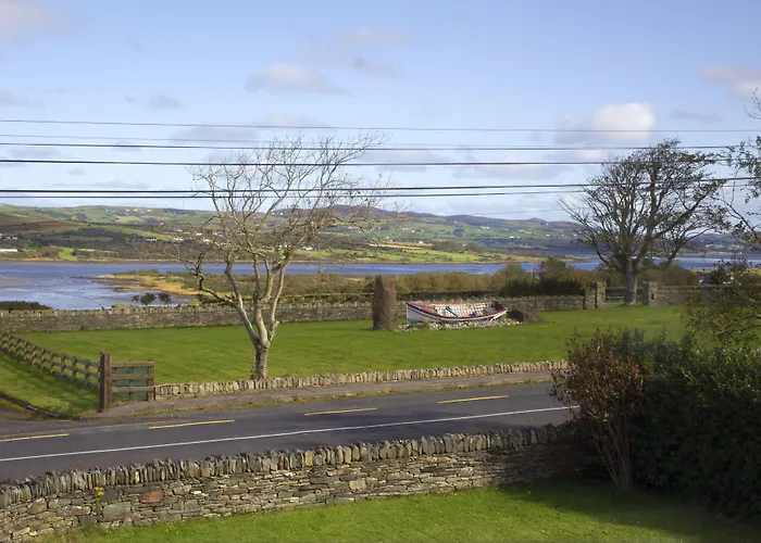 לינה וארוחת בוקר Madra Rua Organic בליליפין